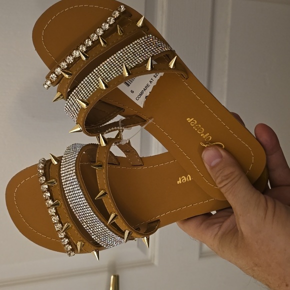 GLAM Rocker gal sandals kind of edgy - Picture 2 of 4